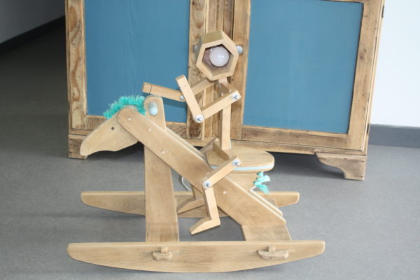 Lampe Robot - Notre mascotte, Coco, s'amuse comme un fou !