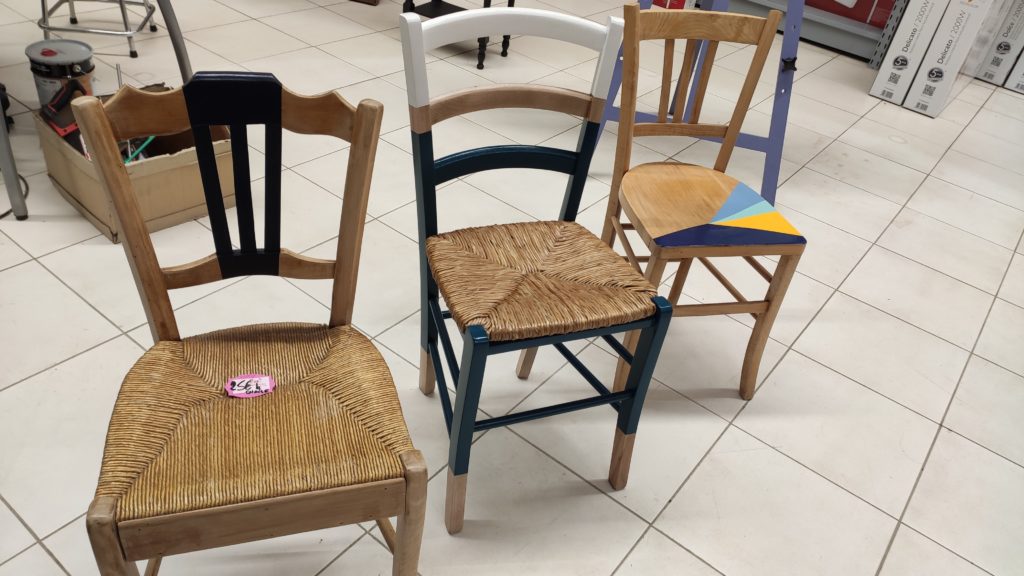 Des chaises personnalisés au point de vente à Bricomarché